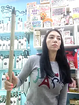 LunaZambrano online show from September 30, 2025, 7:53 pm