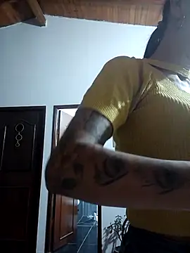 Snapshot of LunaZambrano chatting on February 12, 2026, 2:11 am LunaZambrano online show from February 12, 2026, 2:11 am