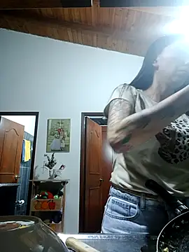 Snapshot of LunaZambrano chatting on January 17, 2026, 3:43 am LunaZambrano online show from January 17, 2026, 3:43 am