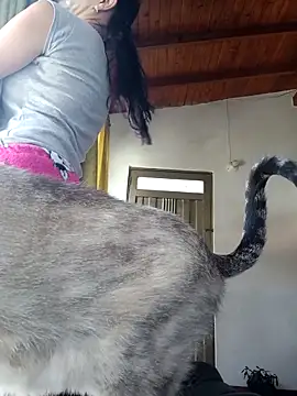 LunaZambrano online show from September 13, 2025, 3:01 pm