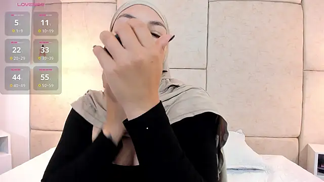 Snapshot of aisha_vs chatting on March 12, 2026, 12:42 pm aisha vs online show from March 12, 2026, 12:42 pm