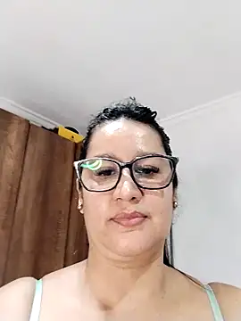Snapshot of keilymadam chatting on May 6, 2026, 4:44 pm keilymadam online show from May 6, 2026, 4:44 pm
