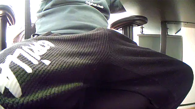 Snapshot of Raptor0061 chatting on April 26, 2026, 2:36 pm Raptor0061 online show from April 26, 2026, 2:36 pm