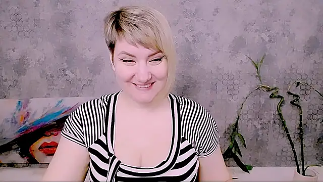 Snapshot of Djullia chatting on April 2, 2026, 6:09 am Djullia online show from April 2, 2026, 6:09 am