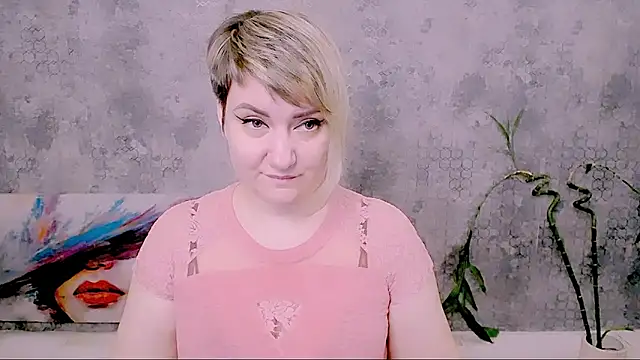 Snapshot of Djullia chatting on April 7, 2026, 6:04 am Djullia online show from April 7, 2026, 6:04 am