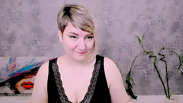 Djullia online show from May 11, 2026, 5:53 am