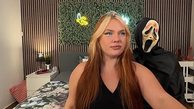 AnjaAmelia online show from October 31, 2025, 8:05 pm