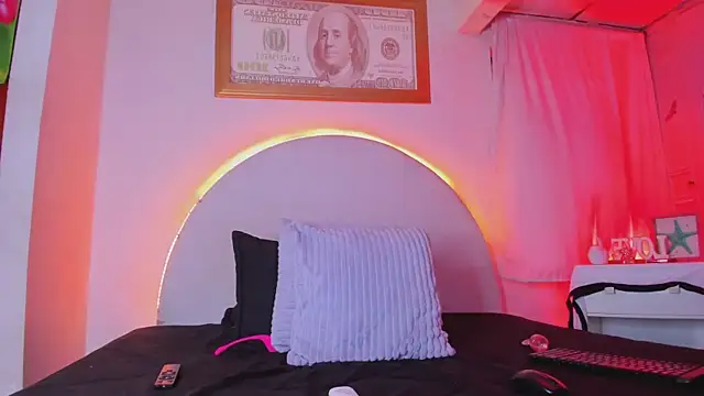 Snapshot of elsalondon chatting on April 4, 2026, 11:00 pm elsalondon online show from April 4, 2026, 11:00 pm