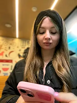 Snapshot of KrisMagnoly chatting on October 15, 2025, 4:37 pm KrisMagnoly online show from October 15, 2025, 4:37 pm