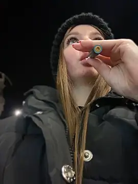 Snapshot of KrisMagnoly chatting on October 19, 2025, 5:37 pm KrisMagnoly online show from October 19, 2025, 5:37 pm