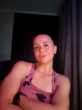 MrsBunnyBum online show from April 21, 2026, 6:47 pm