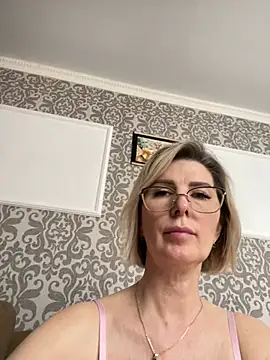 Snapshot of sensualEmilia chatting on April 11, 2026, 9:02 am sensualEmilia online show from April 11, 2026, 9:02 am