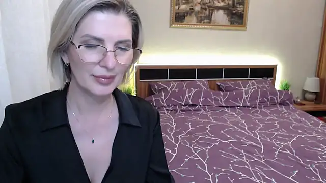 Snapshot of sensualEmilia chatting on April 13, 2026, 5:06 pm sensualEmilia online show from April 13, 2026, 5:06 pm