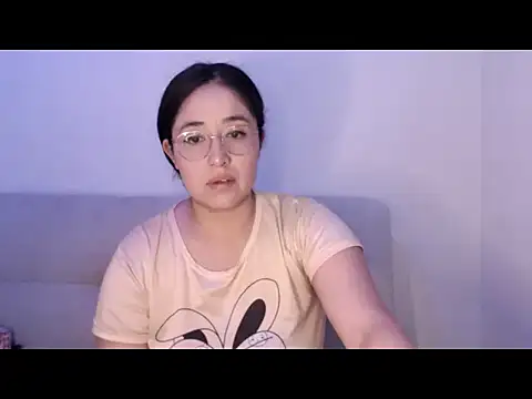 Snapshot of YummymeowW chatting on May 17, 2026, 3:39 am YummymeowW online show from May 17, 2026, 3:39 am