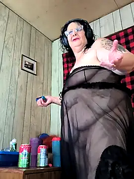 Snapshot of davisdesires@xh chatting on September 15, 2025, 1:44 pm davisdesiresxh online show from September 15, 2025, 1:44 pm