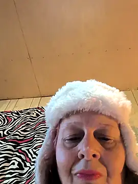 Snapshot of davisdesires@xh chatting on November 14, 2025, 3:15 pm davisdesiresxh online show from November 14, 2025, 3:15 pm