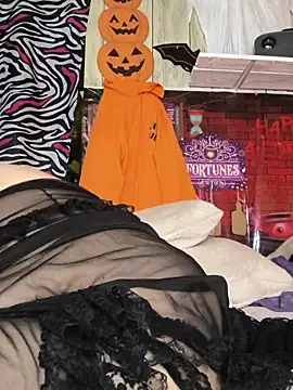 Snapshot of davisdesires@xh chatting on October 31, 2025, 12:46 pm davisdesiresxh online show from October 31, 2025, 12:46 pm