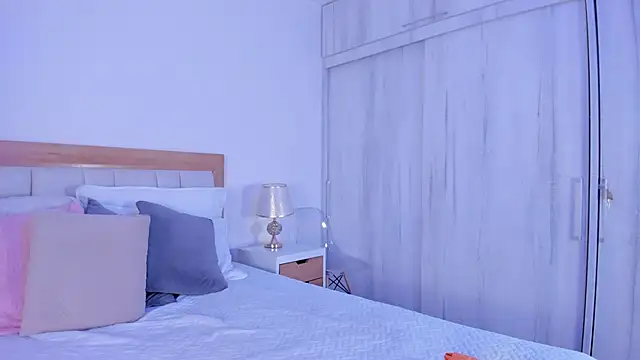 mia hank online show from November 11, 2025, 11:05 am