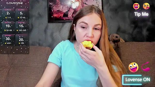 Snapshot of CassieMils chatting on November 28, 2025, 4:01 am CassieMils online show from November 28, 2025, 4:01 am