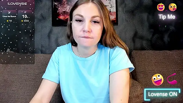 Snapshot of CassieMils chatting on December 4, 2025, 3:11 pm CassieMils online show from December 4, 2025, 3:11 pm