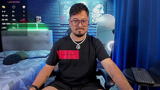 DaviidEvans  online show from July 4, 2026, 7:40 pm