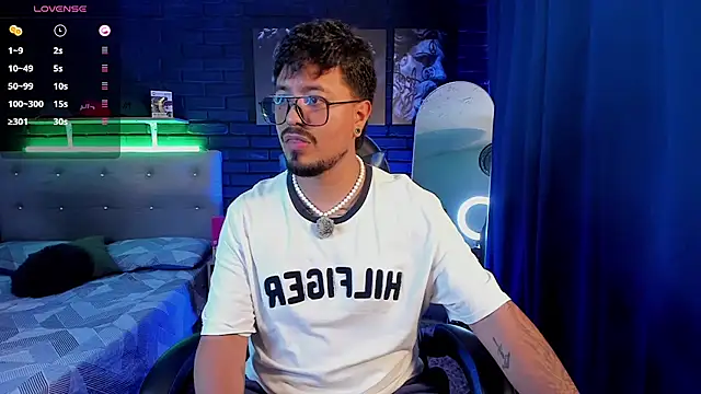 DaviidEvans  online show from June 28, 2026, 1:56 am