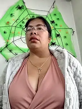   valentina18 online show from October 9, 2025, 1:00 pm