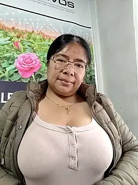   valentina18 online show from March 6, 2026, 1:06 pm