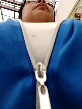   valentina18 online show from March 8, 2025, 4:17 pm