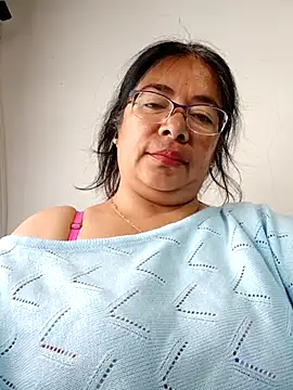   valentina18 online show from March 5, 2025, 8:32 pm