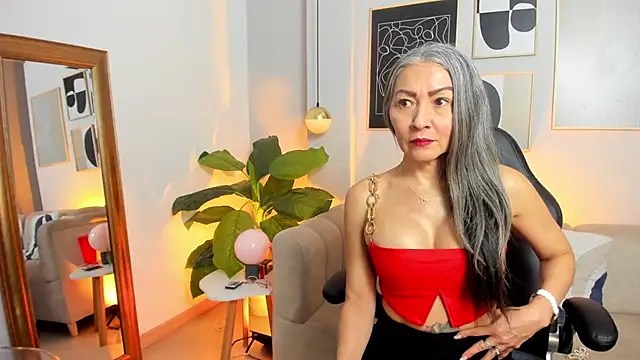  Nicoletteshea  online show from May 16, 2026, 9:03 pm