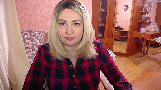 -MeowMeow online show from April 21, 2026, 4:57 pm