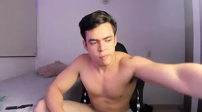 Snapshot of Lucian_Gomez_ chatting on February 6, 2025, 5:14 am Lucian Gomez  online show from February 6, 2025, 5:14 am