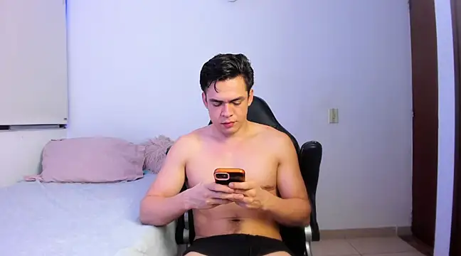 Snapshot of Lucian_Gomez_ chatting on February 1, 2025, 3:52 am Lucian Gomez  online show from February 1, 2025, 3:52 am