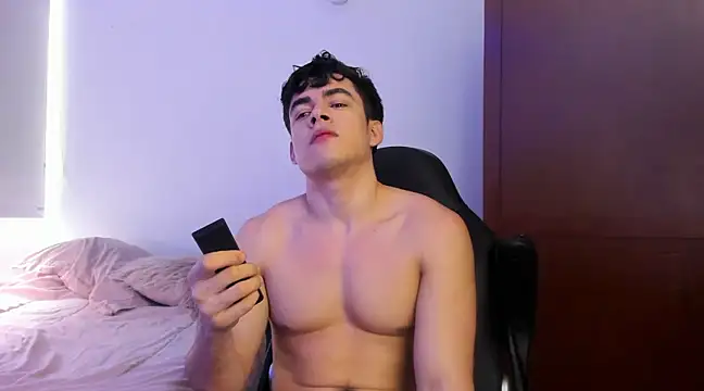 Snapshot of Lucian_Gomez_ chatting on December 11, 2024, 7:03 pm Lucian Gomez  online show from December 11, 2024, 7:03 pm