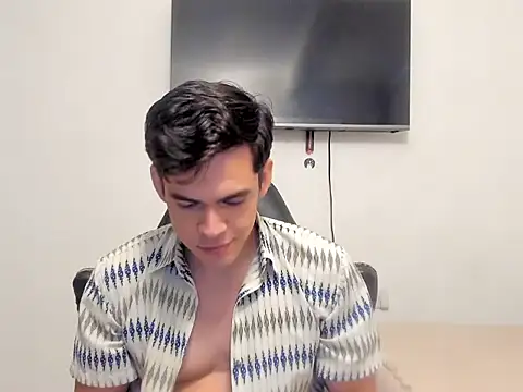 Snapshot of Lucian_Gomez_ chatting on October 17, 2025, 9:27 pm Lucian Gomez  online show from October 17, 2025, 9:27 pm
