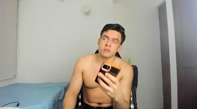 Snapshot of Lucian_Gomez_ chatting on January 11, 2025, 3:55 am Lucian Gomez  online show from January 11, 2025, 3:55 am