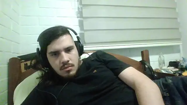 Snapshot of hung_weeb chatting on January 20, 2025, 1:39 am hung weeb online show from January 20, 2025, 1:39 am