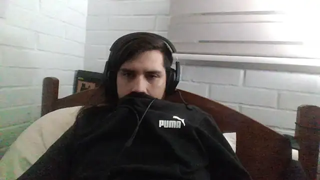 Snapshot of hung_weeb chatting on March 7, 2025, 3:40 am hung weeb online show from March 7, 2025, 3:40 am