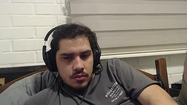 Snapshot of hung_weeb chatting on October 13, 2025, 1:18 am hung weeb online show from October 13, 2025, 1:18 am