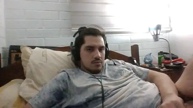 Snapshot of hung_weeb chatting on March 13, 2025, 6:26 am hung weeb online show from March 13, 2025, 6:26 am