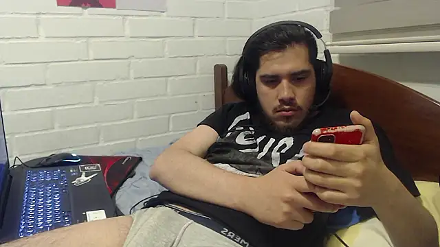 Snapshot of hung_weeb chatting on December 2, 2024, 3:10 am hung weeb online show from December 2, 2024, 3:10 am