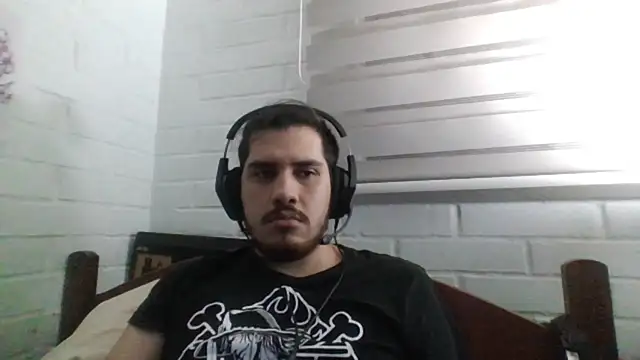 Snapshot of hung_weeb chatting on March 6, 2025, 3:35 am hung weeb online show from March 6, 2025, 3:35 am