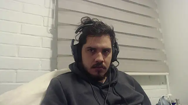 hung weeb online show from April 10, 2026, 2:40 am