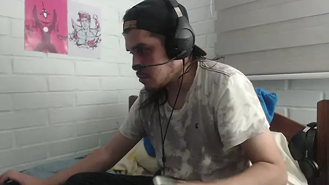 Snapshot of hung_weeb chatting on February 13, 2025, 2:45 am hung weeb online show from February 13, 2025, 2:45 am