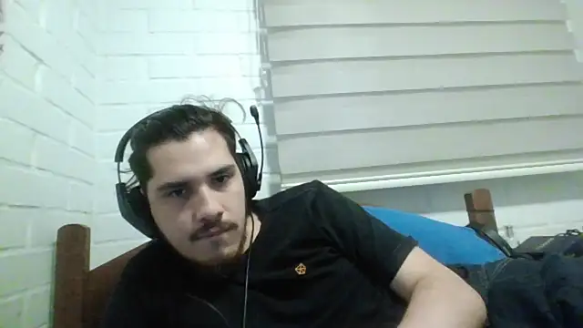 Snapshot of hung_weeb chatting on December 13, 2024, 12:20 am hung weeb online show from December 13, 2024, 12:20 am