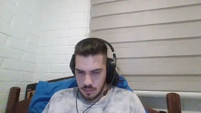 Snapshot of hung_weeb chatting on January 21, 2025, 3:15 am hung weeb online show from January 21, 2025, 3:15 am