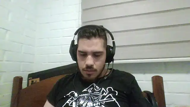 Snapshot of hung_weeb chatting on January 23, 2025, 1:30 am hung weeb online show from January 23, 2025, 1:30 am