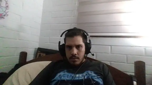 Snapshot of hung_weeb chatting on March 10, 2025, 2:50 am hung weeb online show from March 10, 2025, 2:50 am
