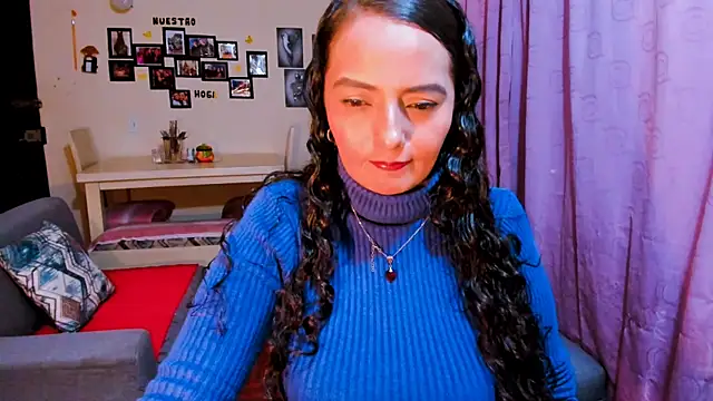 Snapshot of emma_luxy chatting on March 31, 2026, 11:51 pm emma luxy online show from March 31, 2026, 11:51 pm